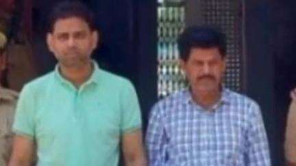सोरांव: नवाबगंज पुलिस ने चोरी की मोटरसाइकिल से गांजा की अवैध तस्करी करने वाले 2 अभियुक्तों को किया गिरफ्तार