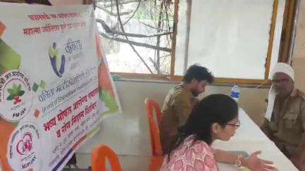 यावल: शहरातील एसटी आगारात मोफत आरोग्य तपासणी शिबीर संपन्न, ७० रुग्णांची मोफत तपासणी करुन केले औषधीचे वितरण