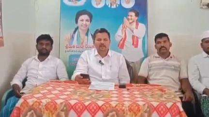 ఎమ్మిగనూరు: ఎమ్మిగనూరులో వైసీపీ బీసీ సెల్ రాష్ట్ర కార్యదర్శి విరుపాక్షి సమావేశం అర్హులైన పేద ప్రజలకు పింఛన్  ఇవ్వాలి కూటమి ప్రభుత్వం