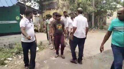 কালনা ১: যোগীপাড়ায় জন্মদিন উপলক্ষ্যে বন্ধুকে বাড়িতে ডেকে খুনের চেষ্টার অভিযোগে গ্রেপ্তার  এক দম্পতি, ধৃতদের তোলা হলো কালনা আদালতে