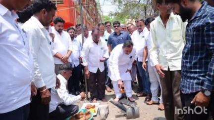 अहमदपूर: तिर्थ येथे महादेव मंदिर पर्यटन विकास क्षेत्र योजनेअंतर्गत १ कोटी ५० लक्ष रुपयाच्या निधीतून रस्त्याच्या कामाचा शुभारंभ