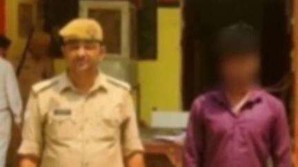सोरांव: धारा 137/2 के मामले में वांछित अभियुक्त को दहियावां मेला मैदान के पास से किया गया गिरफ्तार