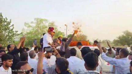 नवलगढ़: IAS बनी टीना कल्याण का नवलगढ़ में ऐतिहासिक स्वागत, बेटी के सम्मान में वर्तमान व पूर्व विधायक एक साथ आए नजर