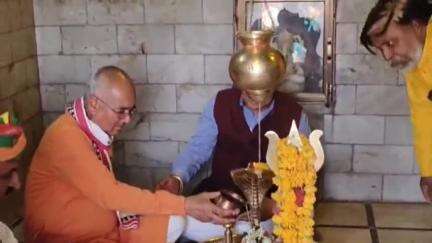 राजगढ़: राज्यमंत्री और राजगढ़ सांसद ने कपिलेश्वर महादेव मंदिर में की पूजा-अर्चना