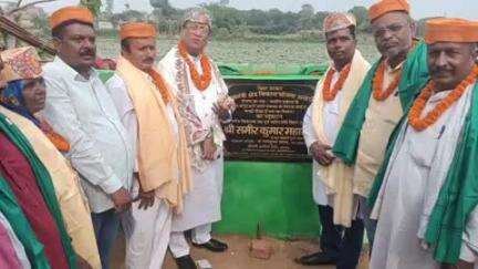 पंडौल: तेतराहा में बरकी पोखर घाट का उद्घाटन, पूर्व उद्योग मंत्री सह मधुबनी विधायक समीर महासेठ ने किया
