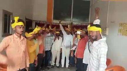 दुर्गावती: दुर्गावती बाजार में जनसुराज के संस्थापक सदस्य डॉ. जवाहर बिंद के नेतृत्व में सैंकड़ों लोगों ने जनसुराज पार्टी ज्वाइन किया