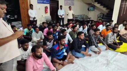 ಜಮಖಂಡಿ: ಹುಲ್ಯಾಳ ಹಾಗೂ ಮರೆಗುದ್ದಿ ಗ್ರಾಮದಲ್ಲಿ ಜಮಖಂಡಿ ಗ್ರಾಮೀಣ ಠಾಣೆ ಪೊಲೀಸರಿಂದ ಗ್ರಾಮ ವಾಸ್ತವ್ಯ