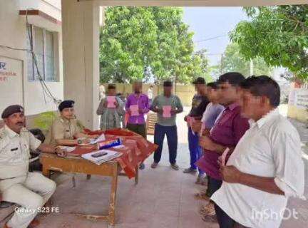 सिधवलिया: सिधवलिया थाने में पुलिस ने गुंडा परेड का आयोजन किया