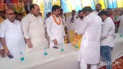 राजापाकर: राजापाकर कुशवाहा टोला में लोक जनशक्ति पार्टी रामविलास का कार्यकर्ता संवाद सम्मेलन