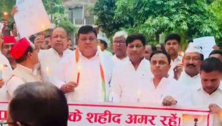 आज़मगढ़: इंडिया गठबंधन के बैनर तले गांधी तिराहे से देशभक्ति से लबरेज जनसैलाब सड़कों पर उतरा, आतंक के खिलाफ दिल में आक्रोश दिखाया
