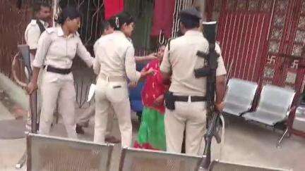 अमरपुर: अमरपुर में डॉक्टर की लापरवाही से जच्चा-बच्चा की मौत, इंसाफ की मांग पर परिजनों पर लाठीचार्ज, इलाके में गुस्सा
