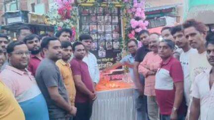 टंडवा: व्यावसायिक संघ ने समारोह आयोजित कर पहलगाम आतंकी हमले मे मरे गये सैलानियो को दी श्रद्धांजलि