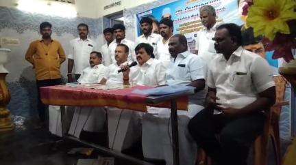 சிவகாசி: ஈஸ்வரி திருமண மண்டபத்தில் அதிமுக பூத் செயலாளர்கள் மற்றும் பூத் நிர்வாகிகள் நியமனம் சம்பந்தமாக ஆலோசனைக் கூட்டம் நடைபெற்றது.