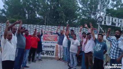 बसंतपुर: पहलगाम आतंकी हमले के विरोध में वीरपुर में हिन्दू धर्म रक्षा समिति के कार्यकर्ताओं ने प्रदर्शन किया