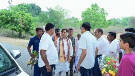 ଝାରସୁଗୁଡା: ସାଲେଟ୍ରିକା ଠାରୁ ବାଗଡ଼ିହି ରାସ୍ତା ରେ ସେତୁ ନିର୍ମାଣ ପାଇଁ ଶିଳାନ୍ୟାସ କଲେ ଝାରସୁଗୁଡା ବିଧାୟକ