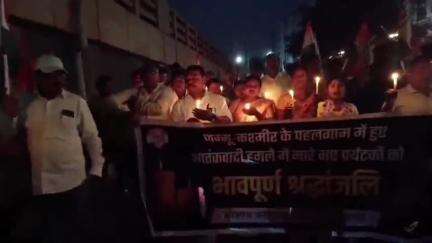नोआमुंडी: पहलगाम आतंकी हमले के विरोध में नोवामुंडी में कांग्रेस ने निकाला कैंडल मार्च, शहीदों को दी श्रद्धांजलि