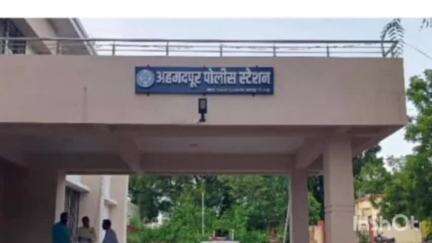 अहमदपूर: शहरातील डुकरे हॉस्पिटल शेजारील शुभम जनरल स्टोअर्समध्ये लग्नाचे साहित्य खरेदी करत असताना महिलेचे दागिने लंपास