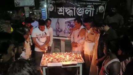 বলরামপুর: হাঁসপুর মোড়ে প্রদীপ প্রজ্জালনের মধ্য দিয়ে কাশ্মীরে জঙ্গি হামলায় নিহতদের প্রতি শ্রদ্ধাঞ্জলি জ্ঞাপন