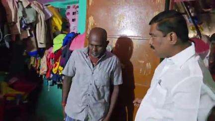 விளாத்திகுளம்: குறளையம்பட்டி கிராமத்தில் மின்னல் தாக்கி உயிரிழத்த மாணவியின் குடும்பத்திற்கு நிதி உதவி வழங்கிய எம்எல்ஏ