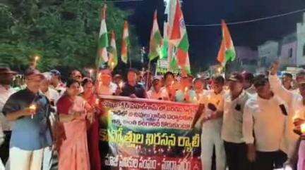 మార్కాపురం: మార్కాపురం పట్టణంలో ఉగ్రవాదం నశించాలని మాజీ సైనికుల సంఘం ఆధ్వర్యంలో కొవ్వొత్తులతో నిరసన ర్యాలీ