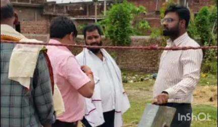 टिकारी: पलुहड़ पंचायत के वार्ड छह में टिकारी SDM ने ग्रामीणों की शिकायत पर नलजल और चापाकल की स्थिति का निरीक्षण किया