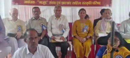 पोटका: पोटका प्रखंड के पिछली गांव में बहुभाषी साहित्य और संस्कृति सम्मेलन का आयोजन, सम्मान समारोह भी हुआ