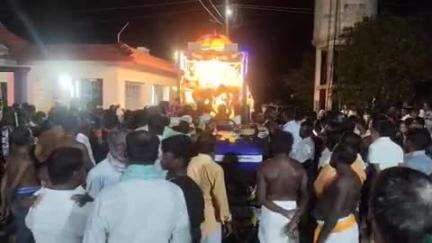 கற்பகநாதர் குளம் கிராமத்தில் நல்ல மாணிக்க சுவாமிகளாலயத்தில் வண்ண மின் விளக்குகளால் அலங்கரிக்கப்பட்ட புஷ்ப பல்லாக்கு ஊர்வலம்