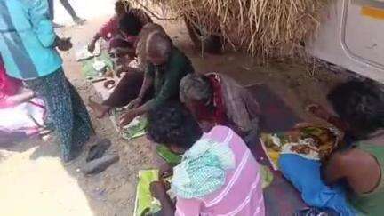 கடையநல்லூர்: கேரளாவிற்கு அளவுக்கு அதிகமாக வைக்கோல் ஏற்றிச் சென்ற வாகனங்கள் புளியரையில் நிறுத்தம், காவல்துறை அதிரடி நடவடிக்கை