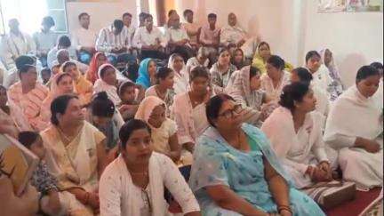 उचकागांव: मीरगंज में आतंकी हमले के पीड़ितों के लिए कैंडल जलाकर की गई शांति की कामना