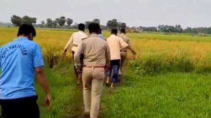 খড়গ্রাম: নগর এলাকায় মাঠ থেকে এক অজ্ঞাত বৃদ্ধার মৃতদেহ উদ্ধার, তদন্তে পুলিশ