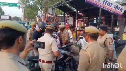एत्मादपुर: सुरक्षा का जायजा लेने के लिए सड़कों पर उतरे DCP सिटी, रामबाग चौराहे पर चलाया सघन चेकिंग अभियान, दी जानकारी