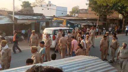 माधौगढ़: चितौरा रोड़ पर युवती के परिजनों ने लगाया जाम, आरोपी को जेल भेजने की मांग, सीओ की सतर्कता से जाम खुलवाया