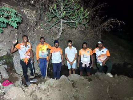 सातारा: सज्जनगड येथील डोंगरात जंगली प्राण्यांसाठी केले झऱ्याचे संवर्धन