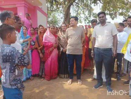 सिमगा: ग्राम पंचायत किरवई में जल संचयन एवं स्वच्छता अभियान में सीईओ रहे उपस्थित