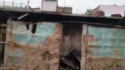 बरहेट: गुप्ता टोला बरहेट में गैस सिलेंडर से लगी आग, घर जलकर खाक