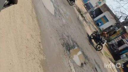 पड़वा: पंडवा से कोलियरी मोड़ NH-75 सड़क गड्ढे में तबदील, कभी भी दुर्घटना घट सकती है।
