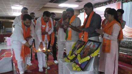 બારડોલી: બંધારણ ના ઘડવૈયા ભારત રત્ન ડૉ. બાબા સાહેબ આંબેડકરની જન્મજ્યંતીના ભાગરૂપે યુવા સન્માન સંમેલન બારડોલીમાં યોજાયું