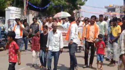 ಕಂಪ್ಲಿ: ಪರೀಕ್ಷಾ ವೇಳೆ ವಿದ್ಯಾರ್ಥಿಗಳ ಜನಿವಾರ ತೆಗೆಸಿದನ್ನು ವಿರೋಧಿಸಿ ಕಂಪ್ಲಿ ನಗರದಲ್ಲಿ ಪ್ರತಿಭಟನೆ