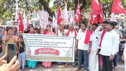 ಮಳವಳ್ಳಿ: ಪಟ್ಟಣದಲ್ಲಿ ಕಾವೇರಿ ಆರತಿ ವಿರೋಧಿಸಿ ಪ್ರಾಂತ ರೈತಸಂಘ ಹಾಗೂ ಜನವಾದಿ ಮಹಿಳಾ ಸಂಘಟನೆ ಪ್ರತಿಭಟನೆ