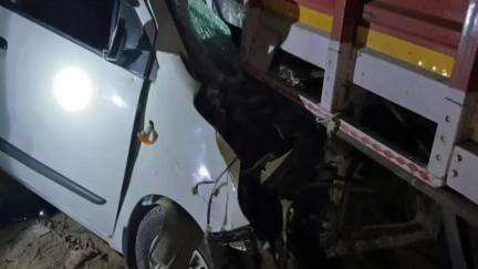 मांट: थाना मांट क्षेत्र में माइल स्टोन 92 पर यमुना एक्सप्रेस-वे पर कैंटर से टकराई कार, 2 पुलिसकर्मी हुए घायल