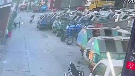 छतरपुर नगर: छतरपुर नगर पालिका से कर्मचारी की स्कूटी हुई चोरी, CCTV फ़ुटेज आया सामने