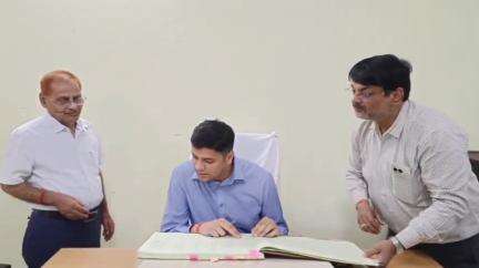 गाज़ीपुर: गाजीपुर के नए जिलाधिकारी बने आईएएस अविनाश कुमार, संभाला कार्यभार