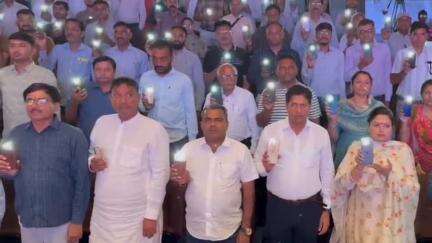જામનગર શહેર: ટાઉનહોલ ખાતે કાર્યક્રમમાં સાંસદ પુનમબેન માડમની ઉપસ્થિતિમાં આતંકી હુમલાના મૃતકોને શ્રદ્ધાંજલિ અપાઈ