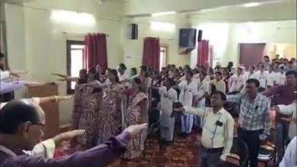 दारव्हा: शहरातील मुंगसाजी महाराज महाविद्यालयात सेवा हक्क दिवसानिमित्त मार्गदर्शन व जनजागृतीचे आयोजन