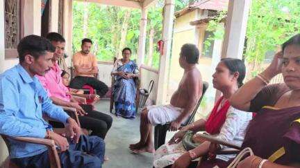 কৈলাশহর: কৈলাসহর কাউলিকুড়া ৪৬ নং বুথে পারিবারিক সমস্যা মেটাতে যায় চন্ডিপুর BJP মন্ডলের মহিলা মোর্চার কর্মীরা