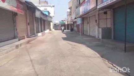 देगलूर: पहलगाम येथील भ्याड हल्याच्या निषेधार्थ देगलूर शहर कडकडीत बंद