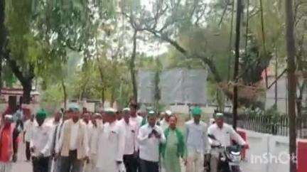 नानपारा: नानपारा में पहलगाम आतंकी हमले के विरोध में भारतीय किसान यूनियन ने किया प्रदर्शन, सौंपा ज्ञापन