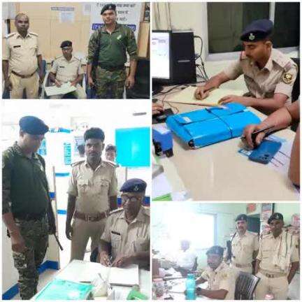 #कटिहार_पुलिस द्वारा बैंकिंग प्रतिष्ठानों /ATM में सुरक्षा-व्यवस्था सुनिश्चित करनें हेतू बैंकों की सुरक्षा जांच की जा रही है I

👉बैंक परिसर के अंदर एवं बाहर संदिग्ध पर निगरानी रखी जा रही है I