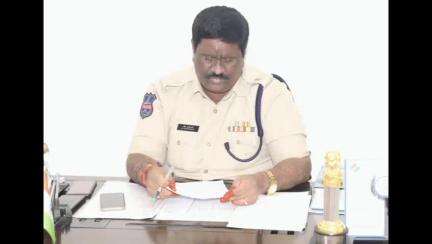మెదక్: జిల్లా ప్రజలు సమస్యల పరిష్కారం కోసం నేరుగా ఎస్పీ కార్యాలయం వచ్చి పరిష్కరించుకోవాలి ;
జిల్లా అదనపల్లి ఎస్పీ మహేందర్