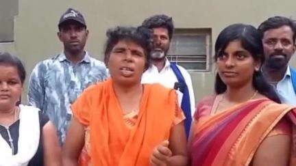 ಹುಣಸೂರು: ಪಟ್ಟಣದಲ್ಲಿ ಅಂಬೇಡ್ಕರ್ ಜನ್ಮದಿನಾಚರಣೆ ಆಹ್ವಾನ ಪತ್ರಿಕೆಯಲ್ಲಿ ಮಹಿಳಾ ಮುಖಂಡರ ಹೆಸರು ಕೈಬಿಟ್ಟ ತಾಲ್ಲೂಕಾಡಳಿತ, ಮಹಿಳಾ ಮುಖಂಡರ ಆಕ್ರೋಶ